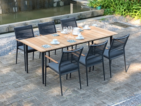 Zebra Spider Aluminium-Gartentisch graphite 210x90cm aus Teak-Tischplatte. Kombinationsbeispiel.