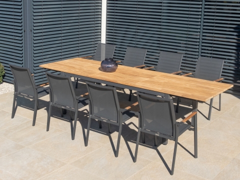 Zebra Hudson Ausziehtisch 170-240 x 100cm aus Teakholz gebürstet. Kombinationsbeispiel. Hudson Tisch im ausgezogenen Zustand.