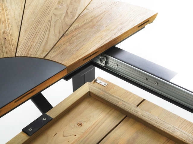 Zebra Catax Ausziehtisch graphit aus recyceltem Teak 135x135-185cm